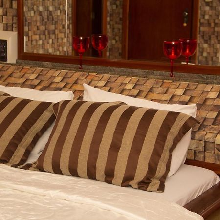 Imperium Inn Motel (Adults Only) Nova Ponte Buitenkant foto